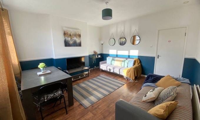 Whitley Bay Apartment | Whitley-5 Bdrm Sleeps 9 Ideal for Contractors