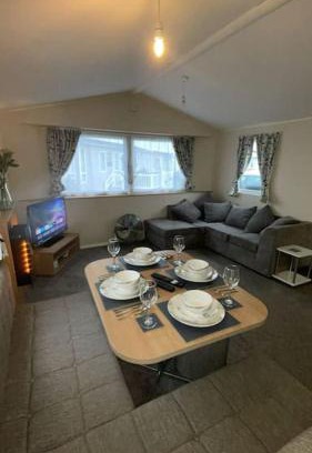 Seasalter Apartment | Whitstable, 2bed, 4birth caravan
