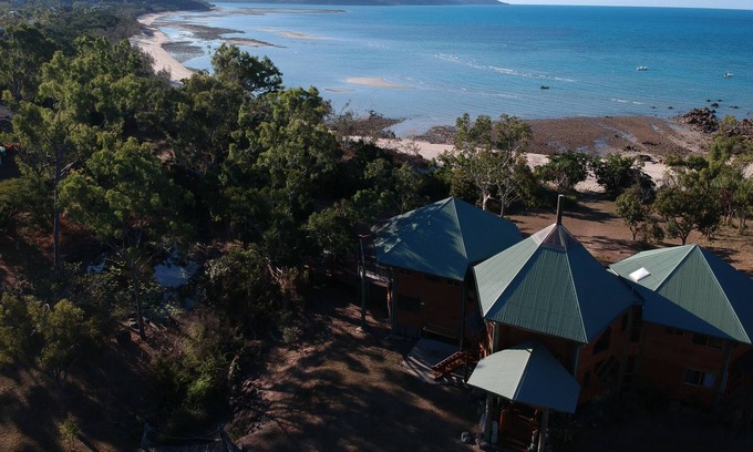 Hideaway Bay Cabin | Whitsundays Tree of Life Eco Retreat