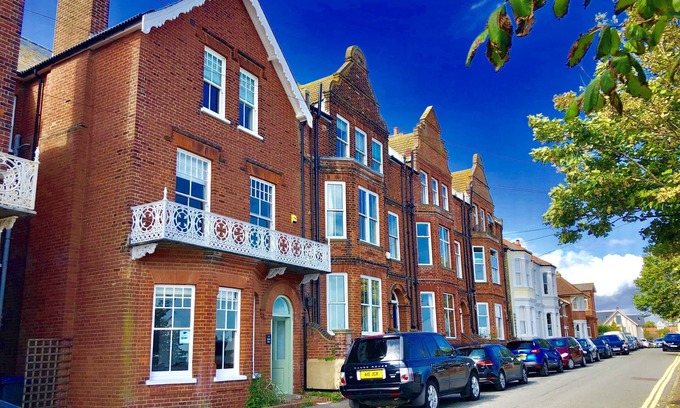 Aldeburgh Cottage | WIDE SKIES, ALDEBURGH, pet friendly, with a garden in Aldeburgh