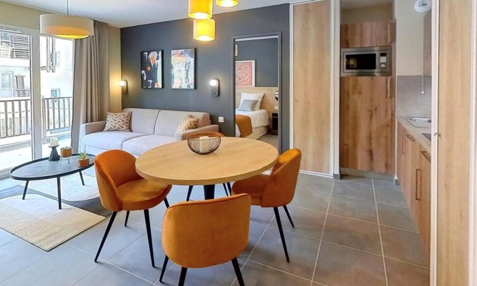 Saint-Etienne-de-Tinee Apartment | Wifi, 100m from ski slopes, sauna, hammam, parking, tv, ski locker, 31m², Auron