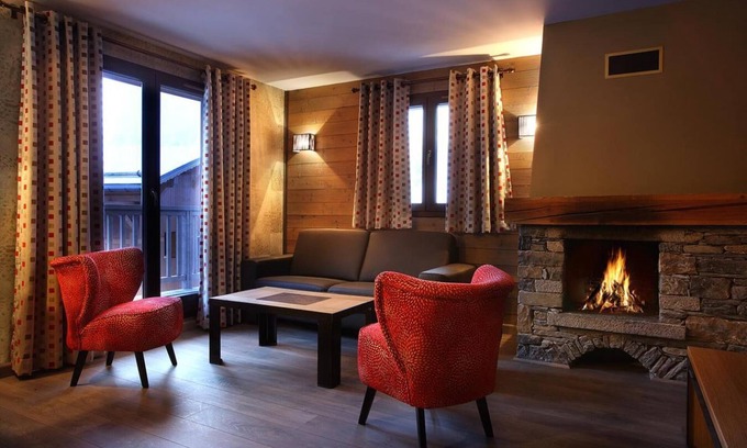 Arc-2000 Apartment | Wifi, 150m from ski slopes, fitness, swimming pool, sauna, hammam, fireplace or stove, tv