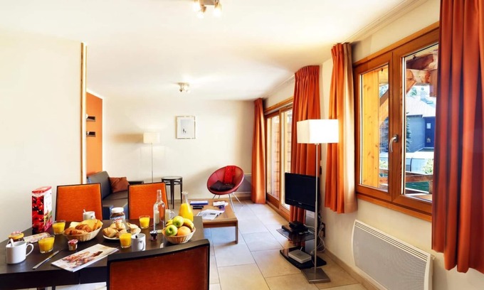Saint-Chaffrey Apartment | Wifi, 300m from ski slopes, fitness, swimming pool, sauna, tv, ski locker, 30m², Serre Chevalier