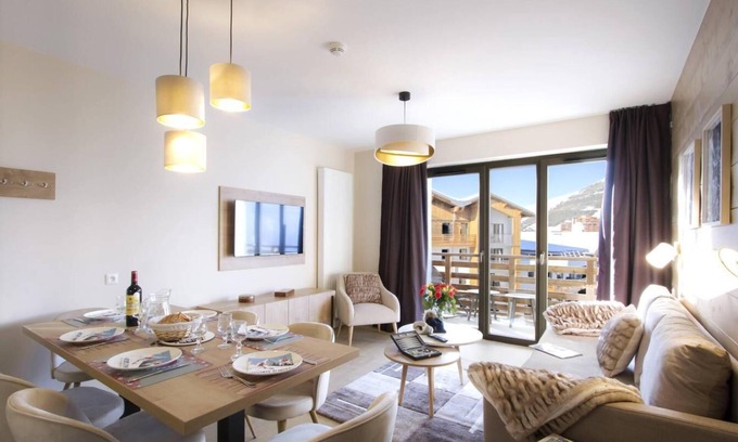 Eclose-Est Apartment | Wifi, 50m from ski slopes, fitness, sauna, hammam, balcony, tv, ski locker, 78m², Alpe d'Huez
