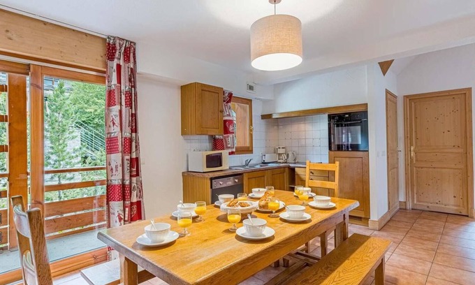 Vaujany Apartment | Wifi, 50m from ski lifts, fitness, swimming pool, sauna, hammam, balcony, parking, tv, 70m², Vaujany