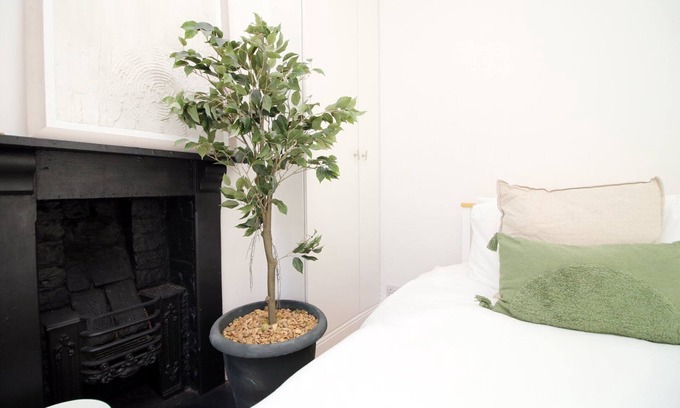 Roath House | WiFi | Parking | 4 Guests