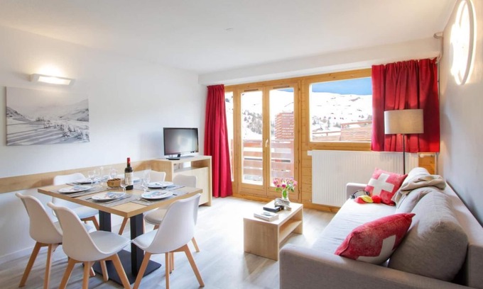 Plagne Centre Apartment | Wifi, ski-in/ski-out & foot of the slopes, fitness, tv, ski locker, 120-127m², La Plagne