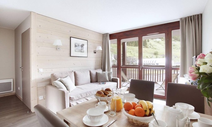 Flaine Apartment | Wifi, ski-in/ski-out & foot of the slopes, fitness, swimming pool, balcony, tv, ski locker, 63m²