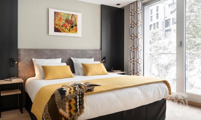Flaine Apartment | Wifi, ski-in/ski-out & foot of the slopes, view ski slopes, swimming pool, sauna, hammam, balcony