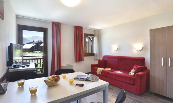 Morillon Apartment | Wifi, swimming pool, terrace, balcony, parking, tv, ski locker, 36m², Morillon