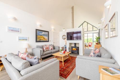 Bamburgh House | Wild Chive Lodge