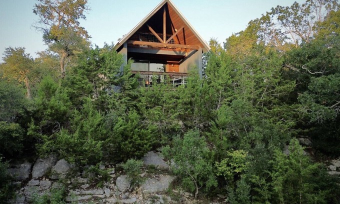 Dripping Springs Apartment | Wild Oak Cottage, Cabin on cliff w pro coffee!
