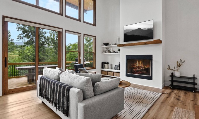Ellijay Cabin | Wild Oaks at Watersong ~ 4BR w/Container Pool! ~ Must See!