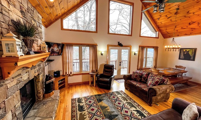 Gatlinburg - Pigeon Forge House | Wilderness Ridge - Starry Nights & Mountain Sights - Pet Friendly