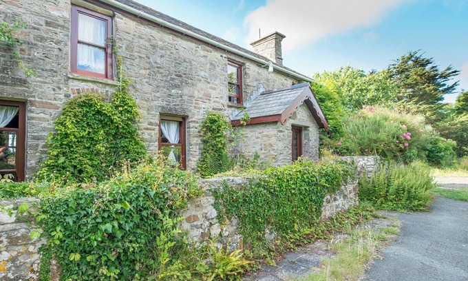 Haverfordwest House | Williamston Farmhouse, Holiday Property Nr Broad Haven, Sleeps 6, 4 bedrooms, bathrooms