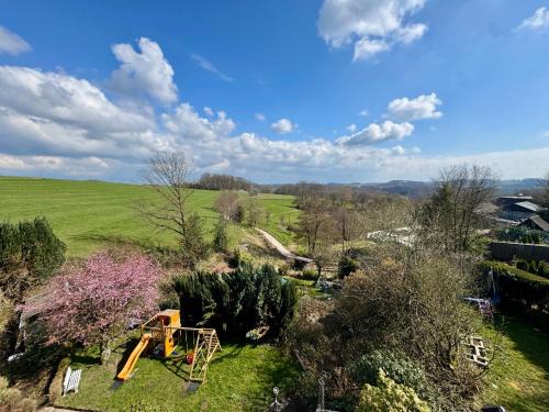 Hueckeswagen Apartment | Willkommen in der Ferienwohnung mit atemberaubendem Blick in die Natur