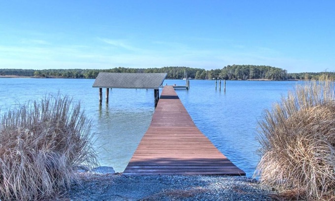 Cambridge House | Willoughby - Over 10,000 SqFt, Indoor Pool, Grill, Sleeps 24!