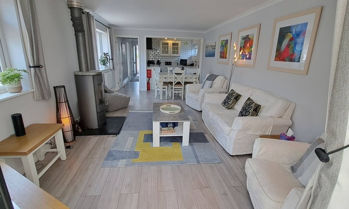 St. Mawes Cottage | Willow - a bungalow that sleeps 4 guests in 2 bedrooms