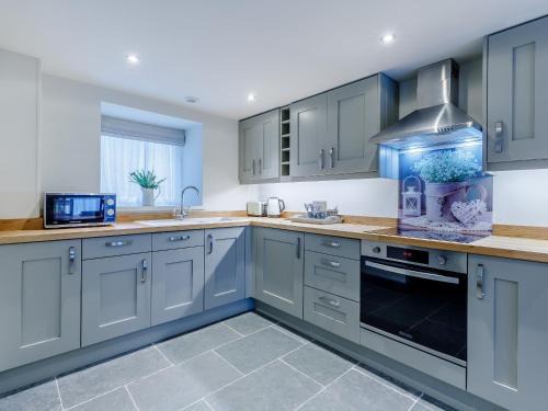 High Peak House | Willow Cottage At Naze Farm-Uk32760