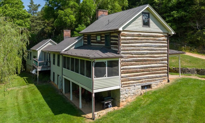Lexington Cabin | Willow Haven Cabin · Creekside Cabin with Full Amenities