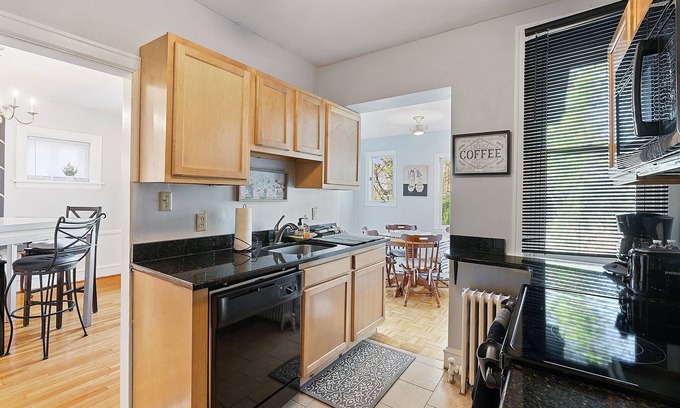 Wilmington House | Wilmington Classic Home π King Bd, Smart Tvs