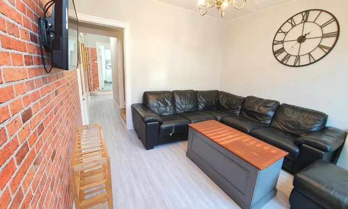 Luton House | Wimborne House, 3BR, Airport, M1, 6 beds
