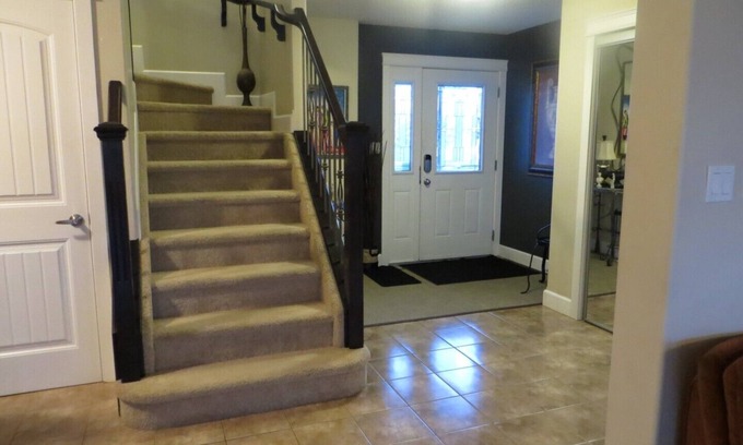 Southwest Edmonton Condo | Windermere Canada stay