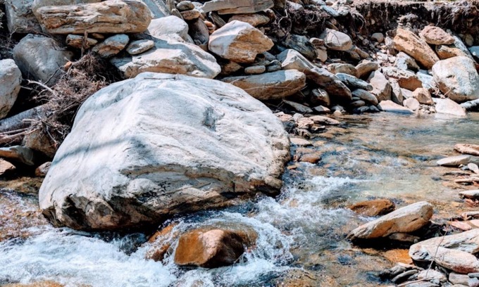 Old Fort Cabin | Windsong Creek side cabin c-2