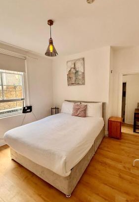 Windsor City Centre Apartment | Windsor Castle View Apartment-one bed room
