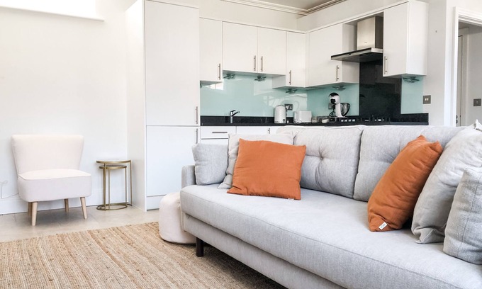 Windsor House | Windsor Mews by Stay Focused SA