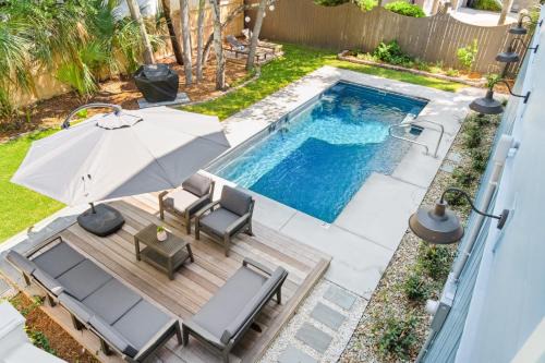 Folly Beach House | Windward House by AvantStay Walk to Beach Restaurants Saltwater Pool