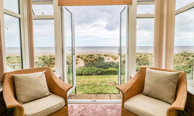 Anderby Creek Cottage | WINDYRIDGE, family friendly, with a garden in Chapel St Leonards