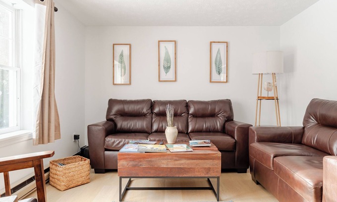 East Deering House | Winter Rental + Walk in Glass Shower + Free Parking + 5 min to Old Port