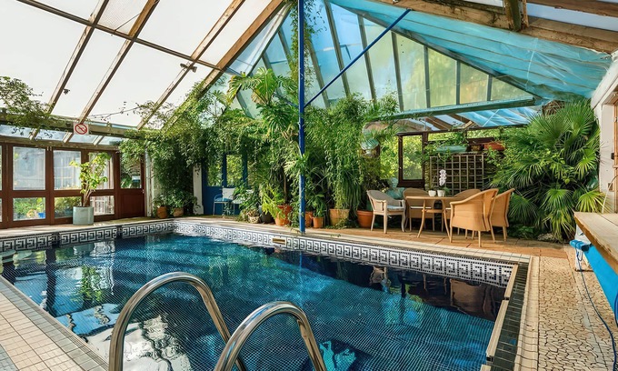 Dartmouth Cottage | Wisteria Suite