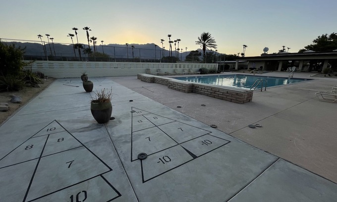 Borrego Springs Condo | With EV charger -Mid Century Modern Close to Hiking, Golf,&Stargaze on the patio