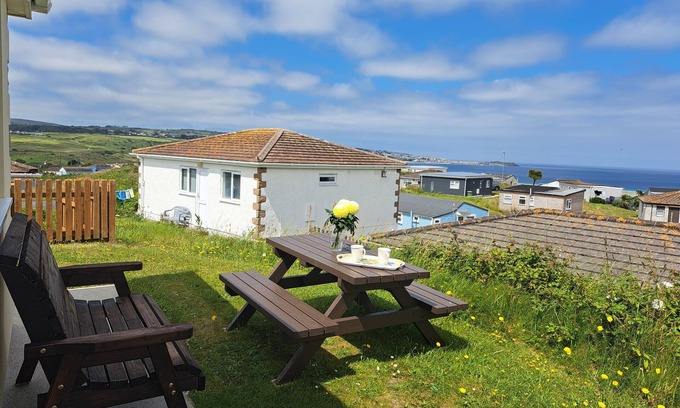 Hayle Cottage | With the stunning stretch of the south west coast path that runs from Hayle estuary to Godrevy
