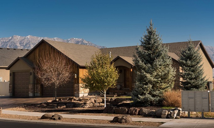 Sunset Heights House | Within Minutes Of BYU, Temples, Skiing Sleeps 18