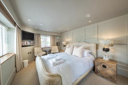 Wiveton Hotel | Wiveton Bell