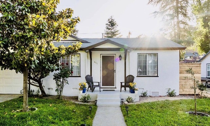 Paso Robles House | Wlk2dtown, Kng bds, WrkSpace, WiFi, FPit, Dogs
