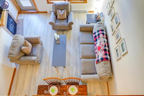 Canmore Apartment | Wolf Mountain Escape