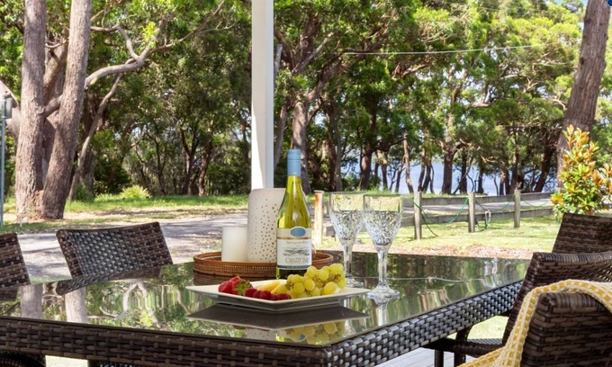 Culburra Beach House | Wollumboola Lake House – lake access at your doorstep
