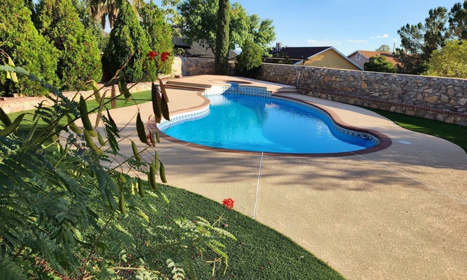El Paso House | Wonder VIP House. Heated pool and Jacuzzi all year round