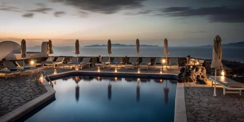 Finikia Hotel | Wonderful 1BR Suite Near Oia Naval Museum