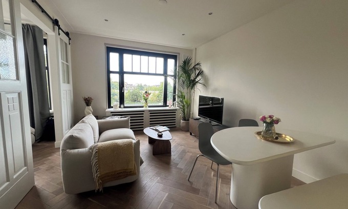 Transvaalbuurt Apartment | Wonderful 2bed flat with balcony in charming Amsterdam Oost, near Amstel canal