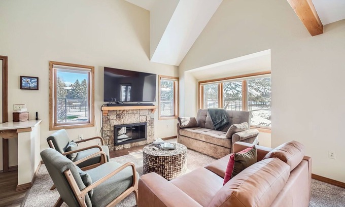 Edwards House | Wonderful Condo, Minutes drive to Arrowhead Resort, Fireplace
