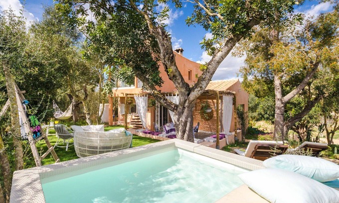 Vilafranca de Bonany House | Wonderful private villa with WIFI, A/C, hot tub, TV, patio, pets allowed and panoramic view