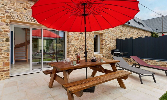 Creances House | Wonderful villa for 4 people with WIFI, TV, terrace and pets allowed