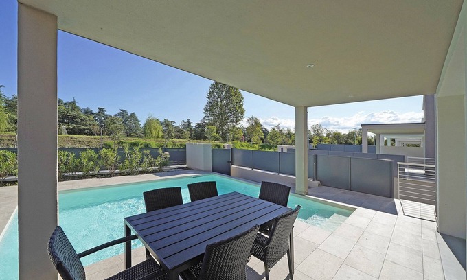 San Benedetto di Lugana Villa | Wonderful Garda Villa | 3 Bedrooms | Villa Prestigio 2 | Private Pool & Close.