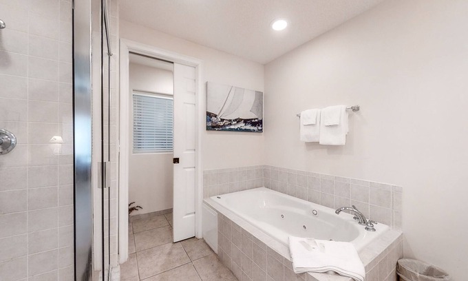 Fernandina Beach Condo | Wonderful Home Close to Beach w/Shared Pool, Free WiFi, Central AC, W/D