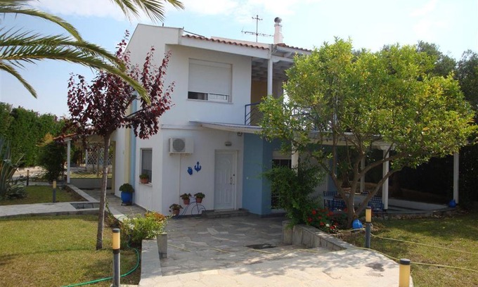 Flogita House | Wonderful house with private garden